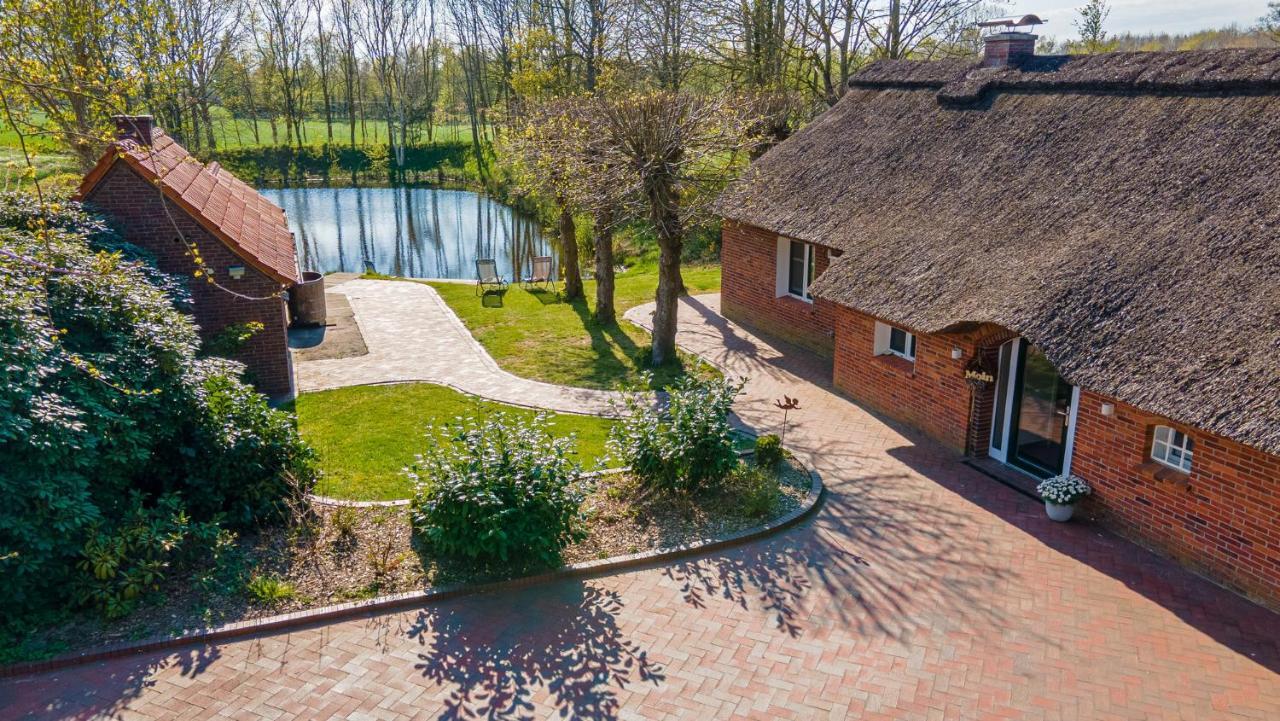 Reetdach Ostfriesenhaus Villa Sudbrookmerland Bagian luar foto