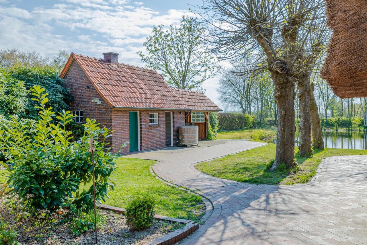Reetdach Ostfriesenhaus Villa Sudbrookmerland Bagian luar foto